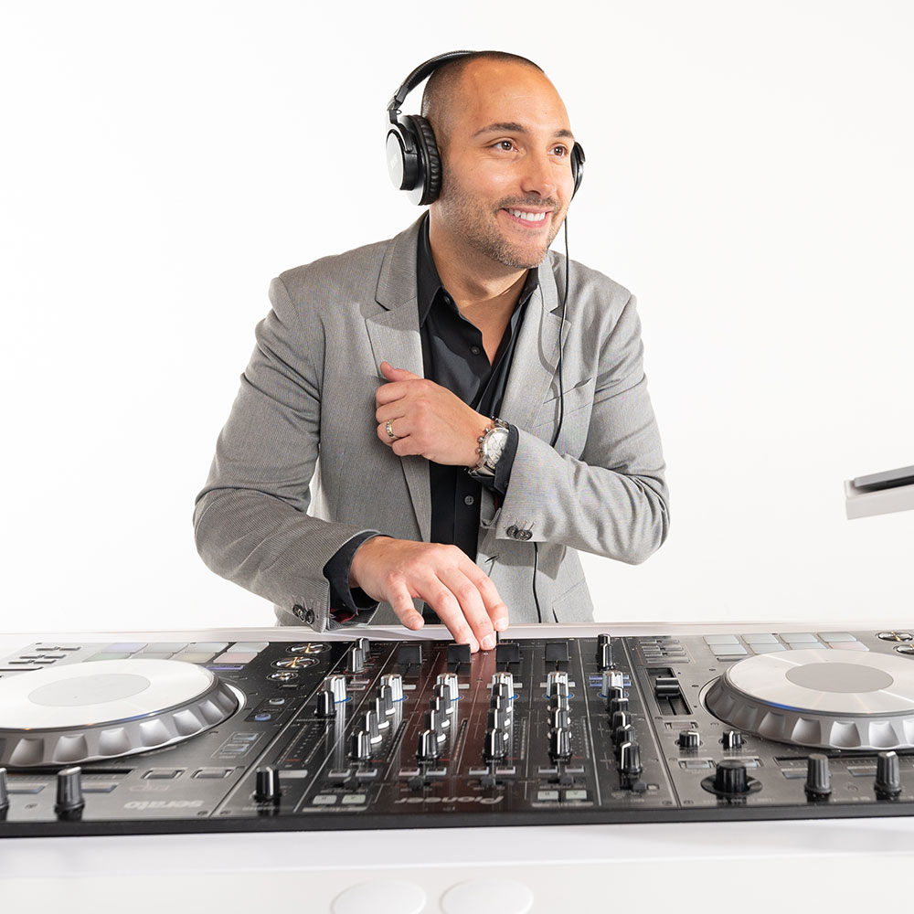 Ultra Lounge with DJ Nick Duve